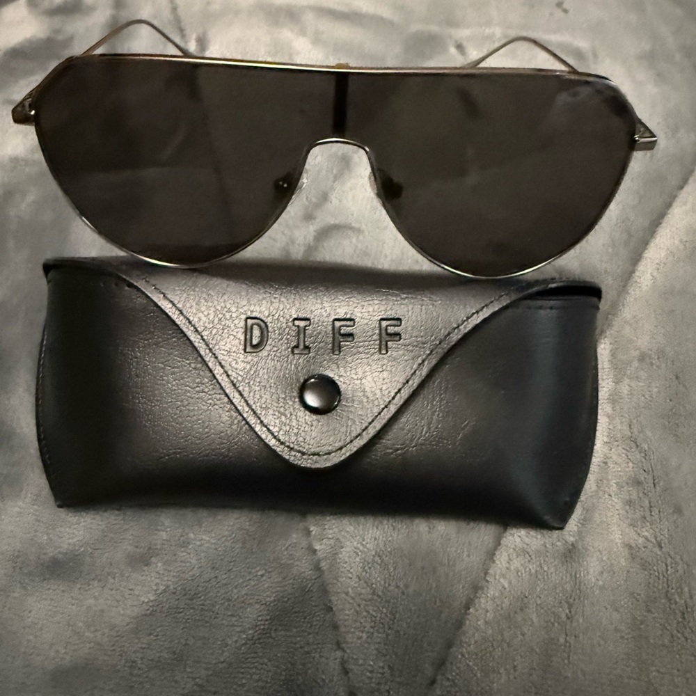 Diff Eyewear Black Sunglasses
